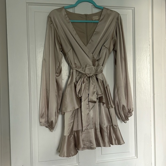 Francesca’s Pearl Dress, rarely worn, size medium - Picture 1 of 2